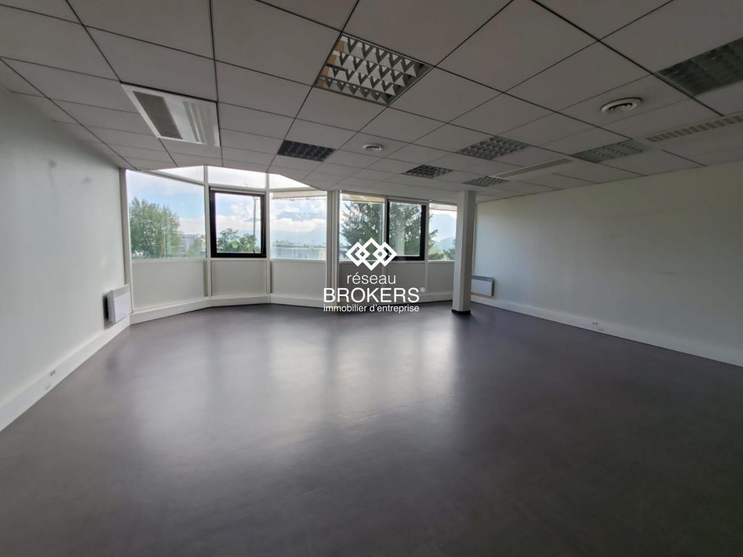 Office in Annecy for lease Building Photo- Image 1 of 15