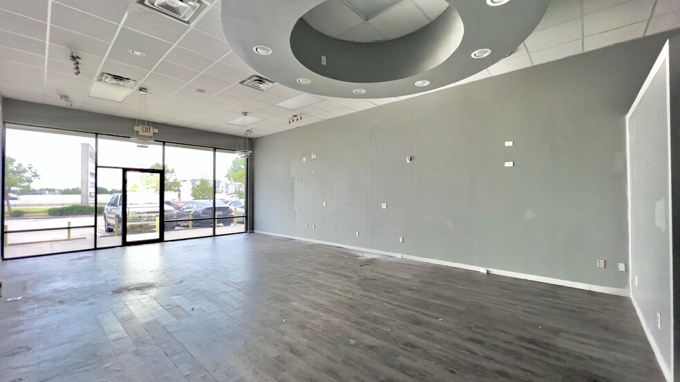 9025 N Sam Houston Pky E, Humble, TX for lease - Interior Photo - Image 2 of 7