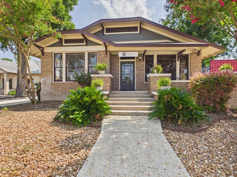 524 S Seguin Ave, New Braunfels, TX for lease - Building Photo - Image 1 of 9