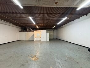 305 N Redbud Ave, Broken Arrow, OK for lease Interior Photo- Image 1 of 4