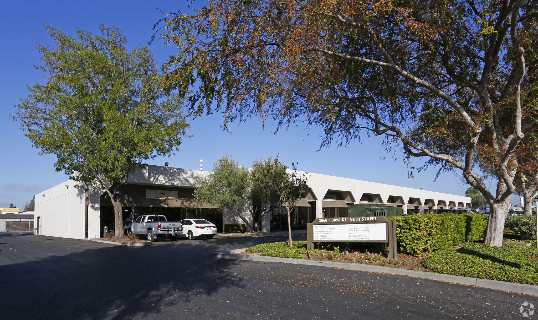 3060-3098 Kenneth St, Santa Clara, CA à louer Photo du bâtiment- Image 1 de 14