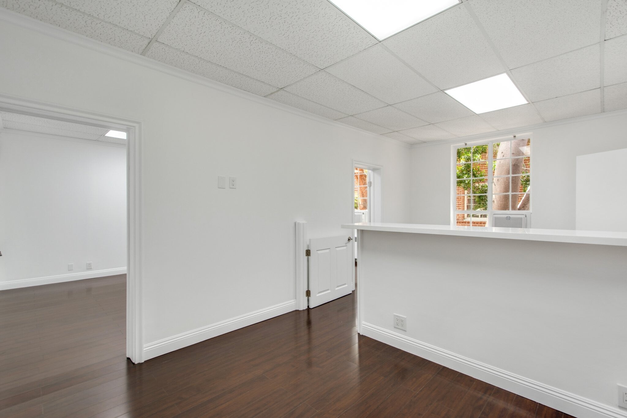 9730-9732 Wilshire Blvd, Beverly Hills, CA for lease Interior Photo- Image 1 of 13