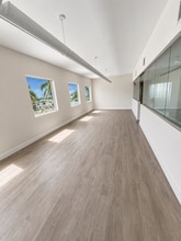 201 N Ocean Dr, Hollywood, FL for lease Interior Photo- Image 2 of 9