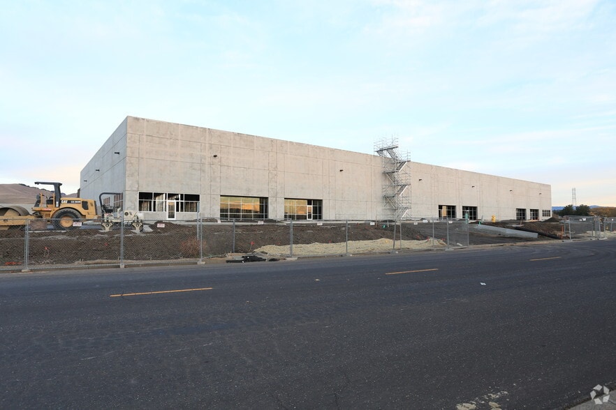 535 Watt Dr, Fairfield, CA for lease - Building Photo - Image 3 of 13