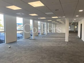 Office in Villeurbanne for lease Building Photo- Image 1 of 21