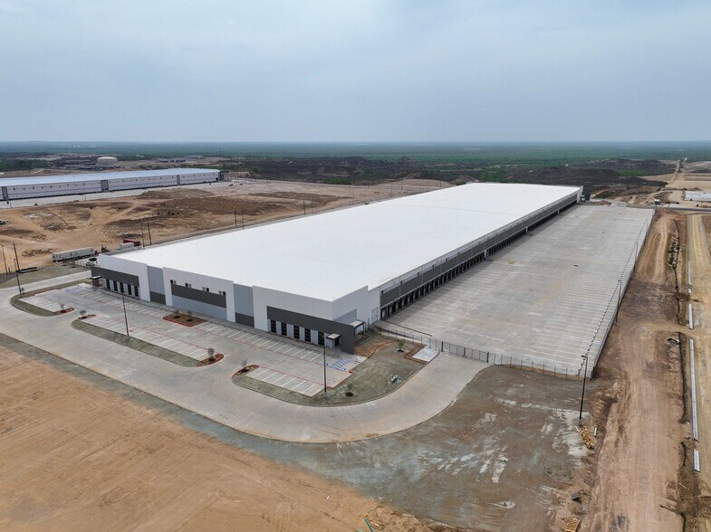 21540 Kraus Lp, Laredo, TX à louer - Photo du bâtiment - Image 3 de 6