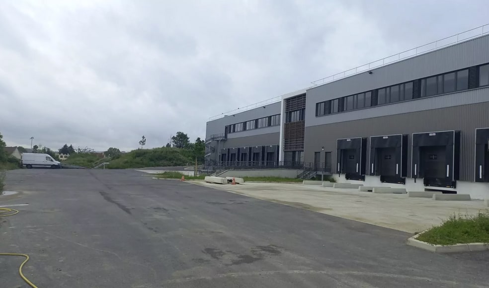 Flex in Garges-lès-Gonesse for lease - Building Photo - Image 2 of 3