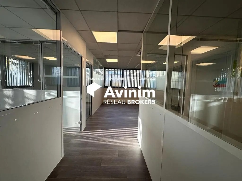 Office in Le Mesnil-Amelot for lease Interior Photo- Image 1 of 9