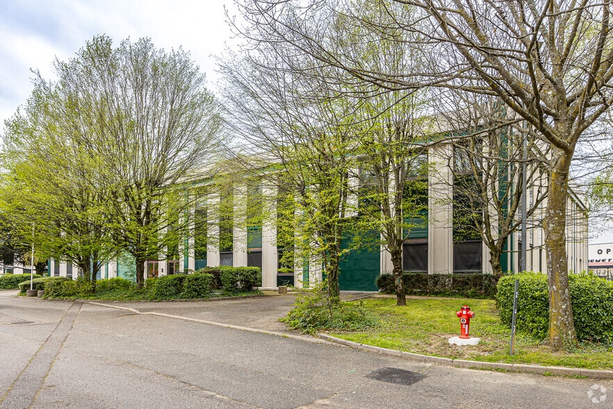 1 Rue Des Vergers, Limonest à louer - Photo du bâtiment - Image 2 de 2