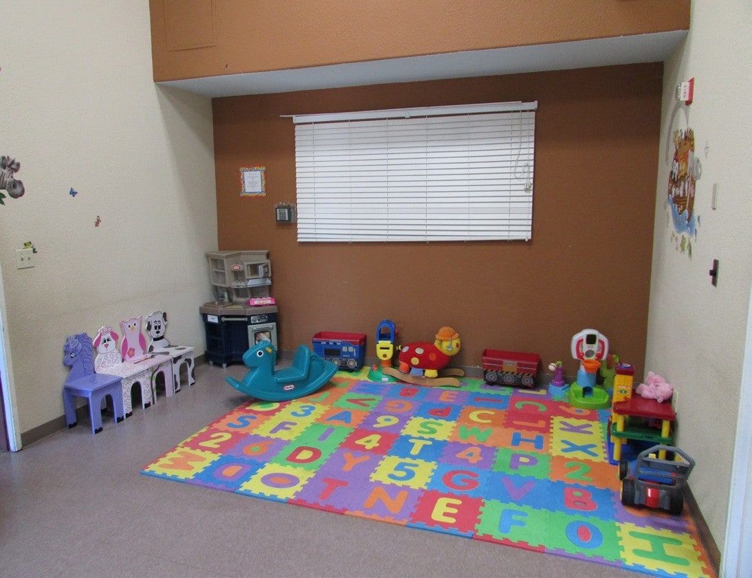 11134 Saticoy St, Sun Valley, CA for lease Interior Photo- Image 1 of 4