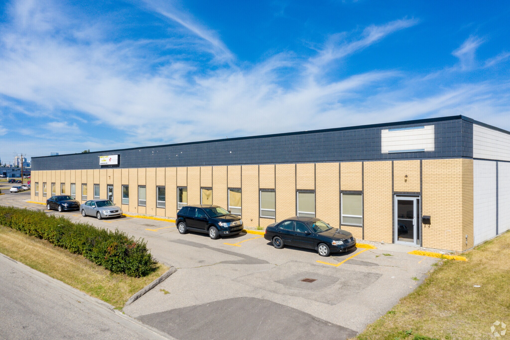 1332 Hastings Cres SE, Calgary, AB à vendre Photo principale- Image 1 de 1