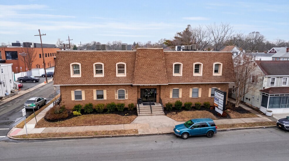 603 N Broad St, Woodbury, NJ à vendre - Photo du bâtiment - Image 2 de 11