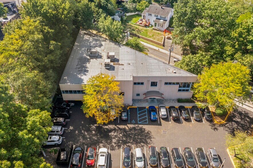 265 Ackerman Ave, Ridgewood, NJ à louer - Photo du bâtiment - Image 2 de 20