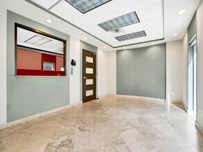 4070-4090 Laguna St, Coral Gables, FL for sale Interior Photo- Image 1 of 27