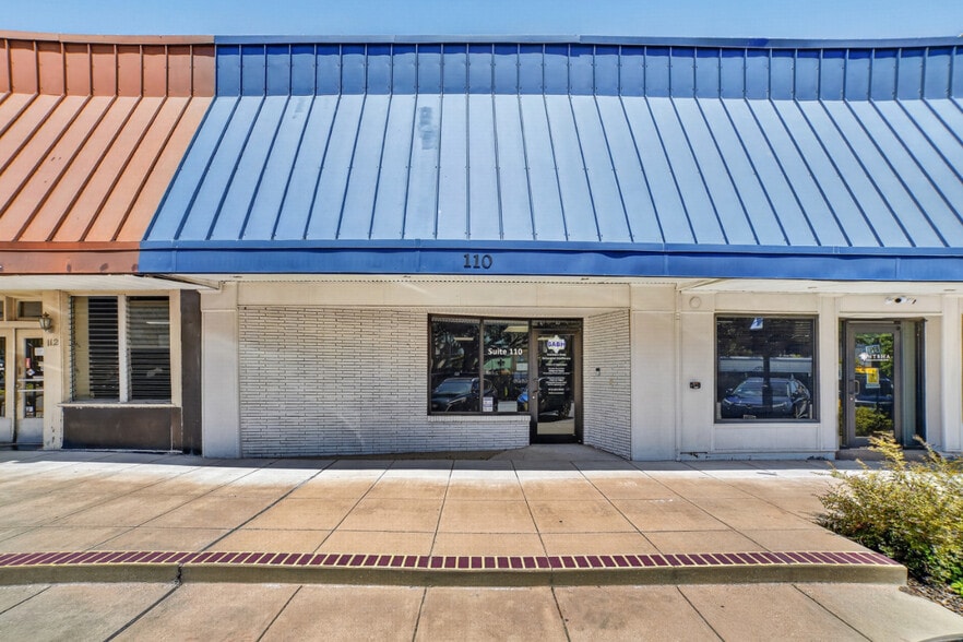 108-110 W Grove St, Kaufman, TX for lease - Building Photo - Image 2 of 35
