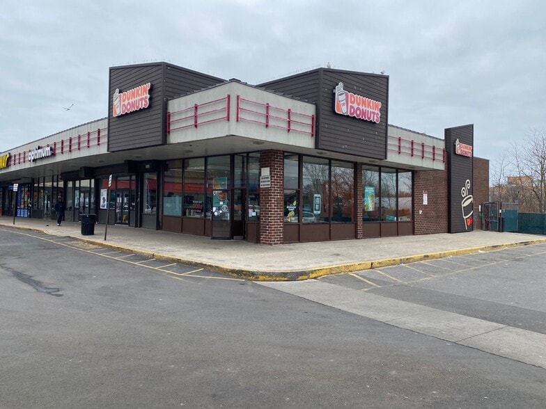 11020 Flatlands Ave, Brooklyn, NY à louer - Photo du bâtiment - Image 2 de 12