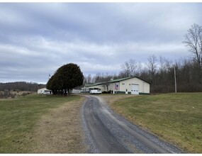 103 Kerber Ln, Poultney, VT à louer Photo du b timent- Image 2 de 15