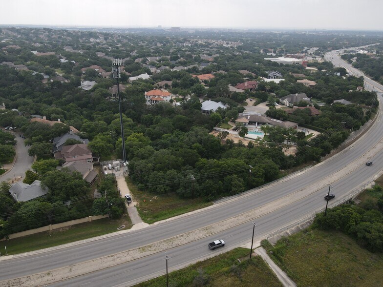 19818 Blanco Road, San Antonio, TX à vendre - Photo du bâtiment - Image 2 de 7