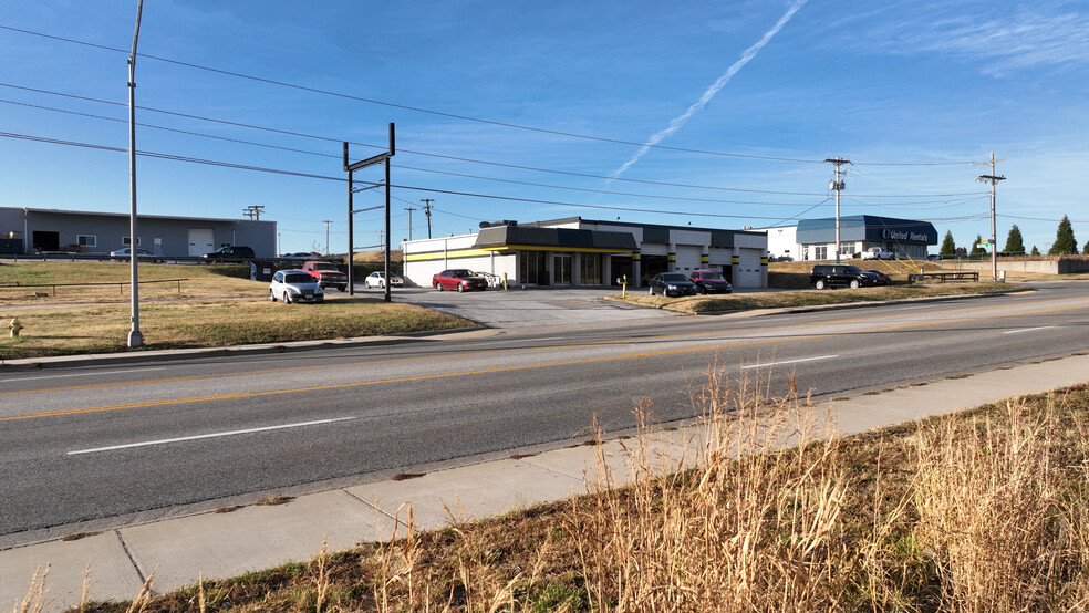 2710 E Kearney St, Springfield, MO for sale - Building Photo - Image 1 of 1