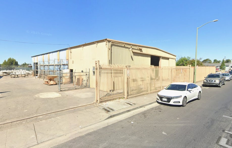 10441 Edes Ave, Oakland, CA à louer - Photo du bâtiment - Image 3 de 7