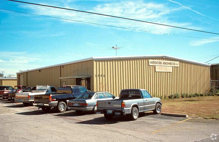 1502 S I-35 E, Lancaster, TX for lease - Primary Photo - Image 1 of 15