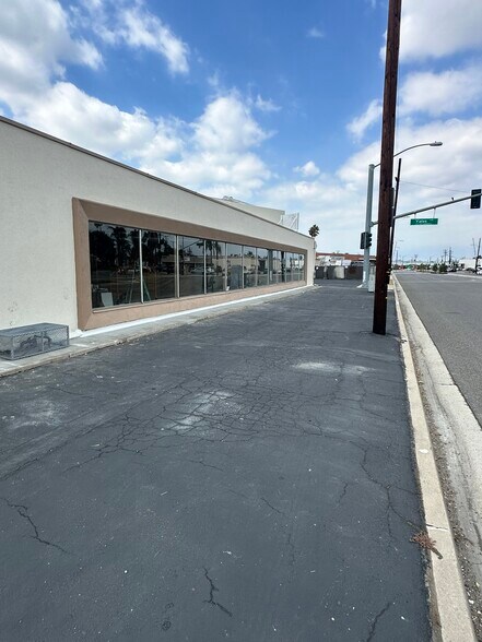2501 Yates Ave, Commerce, CA à louer - Photo du bâtiment - Image 3 de 15