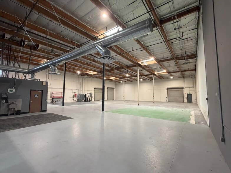 975 N Todd Ave, Azusa, CA for lease - Building Photo - Image 2 of 10