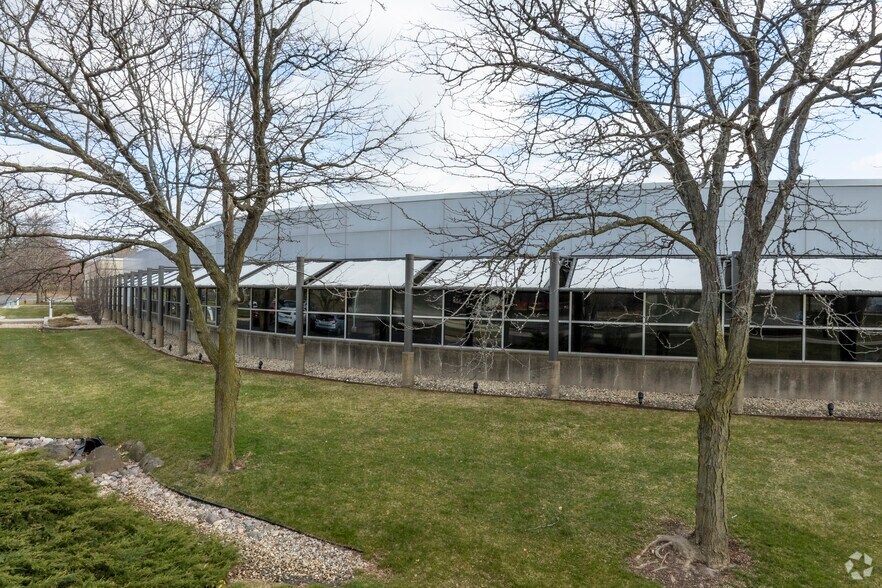 8310 Excelsior Dr, Madison, WI for lease - Primary Photo - Image 1 of 21