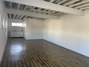 119 W 36th Pl, Los Angeles, CA for lease Interior Photo- Image 2 of 5