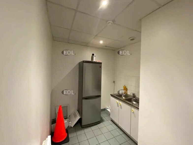 Flex in Combs-la-Ville for lease - Interior Photo - Image 3 of 13