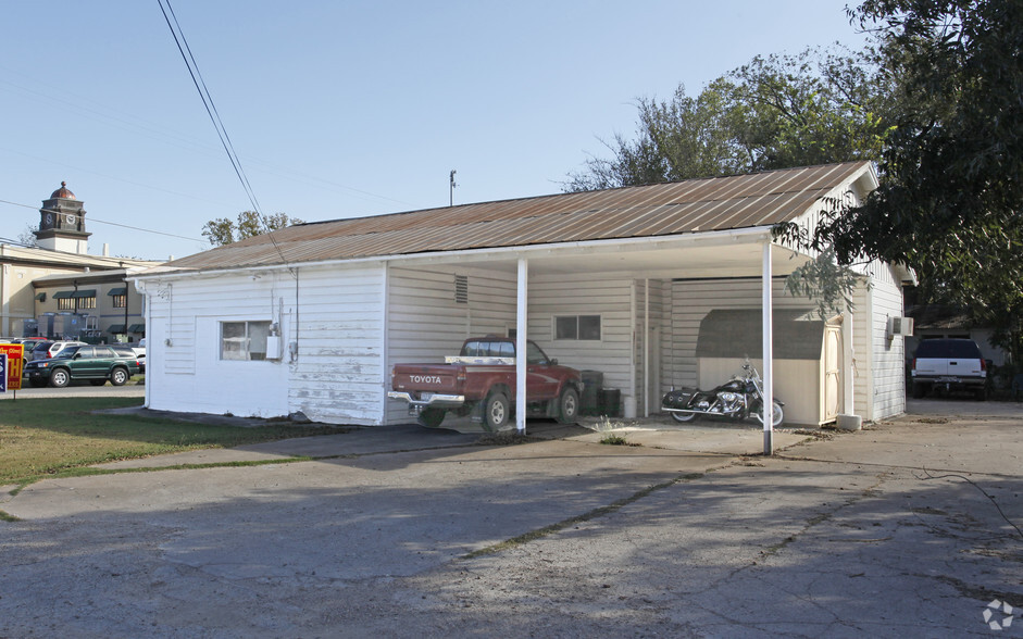 711 Water St, Bastrop, TX for sale - Building Photo - Image 2 of 2