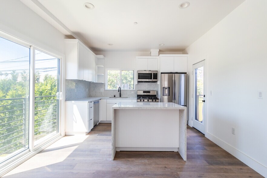 4505 18th, Los Angeles, CA à vendre - Photo intérieure - Image 3 de 46