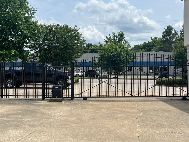 7500 Appling Center Dr, Memphis, TN for sale - Building Photo - Image 2 of 22