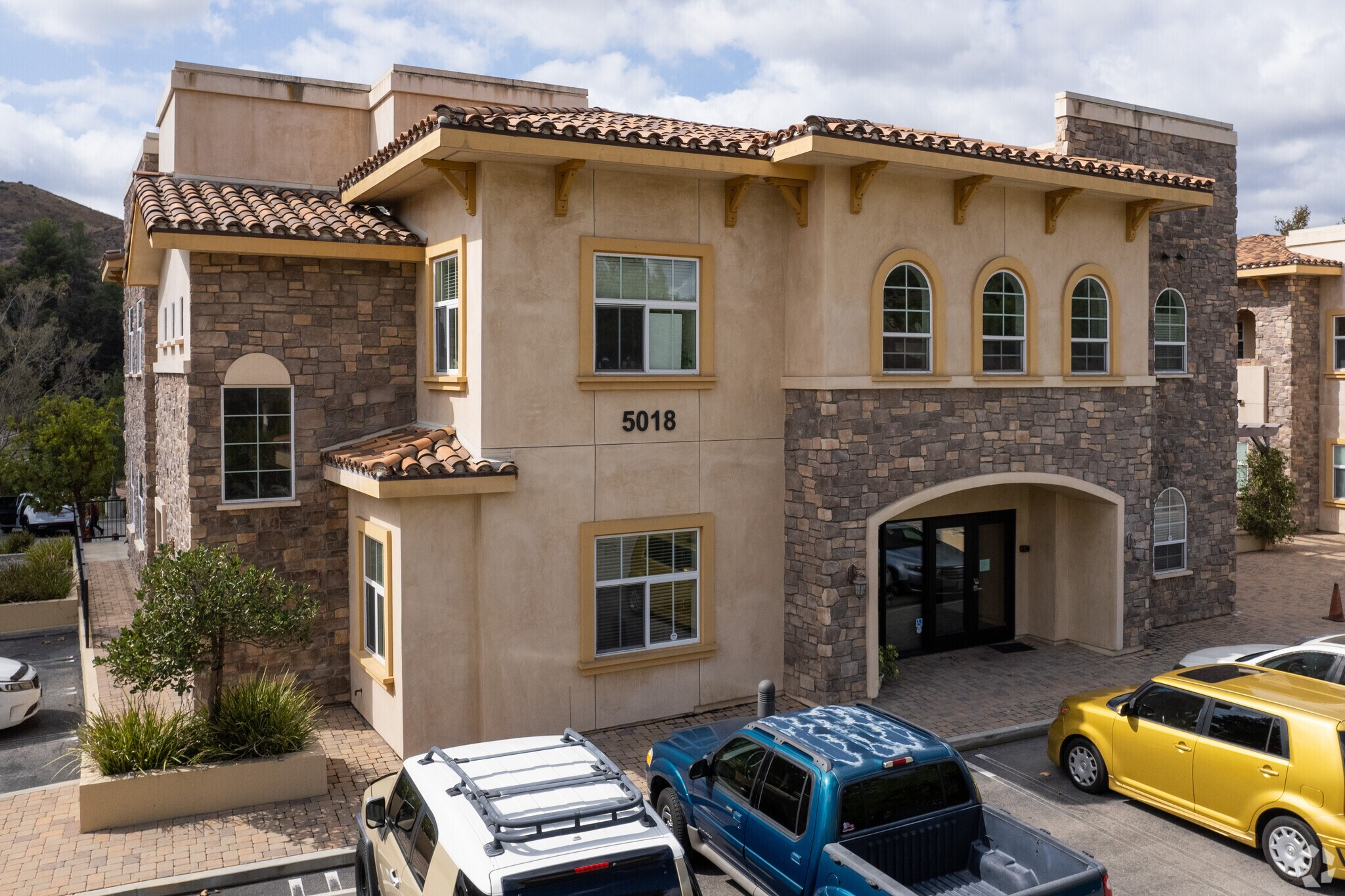 5018 Chesebro Rd, Agoura Hills, CA à vendre Photo du bâtiment- Image 1 de 13