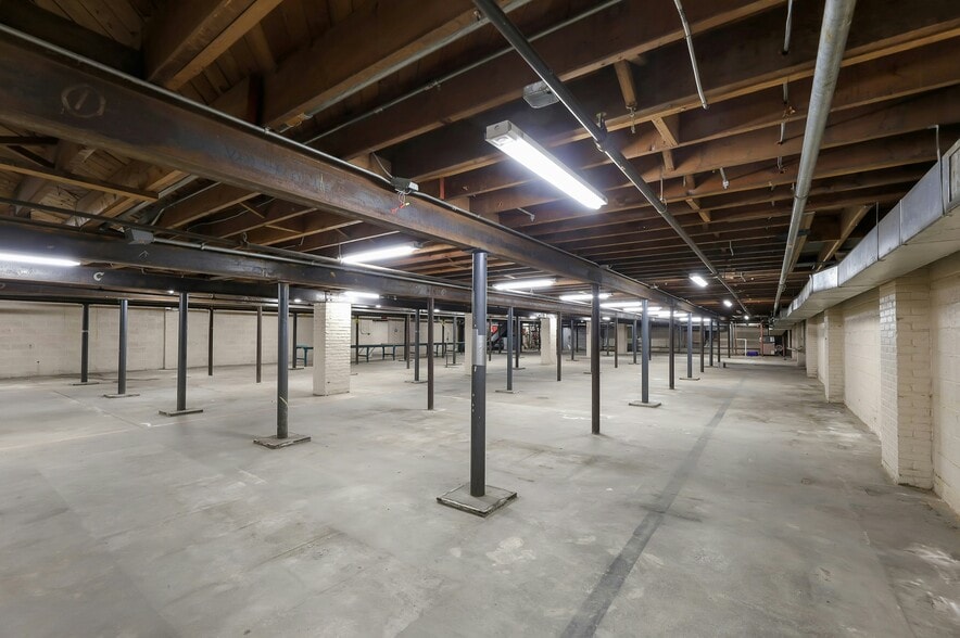 406 E Madison Ave, Dumont, NJ à louer - Photo du bâtiment - Image 3 de 15