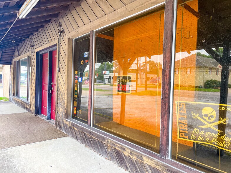 1080 N Main St, Vidor, TX à louer - Photo du bâtiment - Image 2 de 7