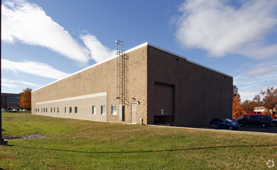 2000 Lincoln Dr E, Marlton, NJ à louer - Photo du bâtiment - Image 1 de 6