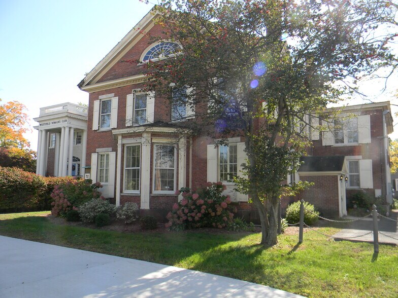 30 Court St, Westfield, MA à louer - Photo du bâtiment - Image 1 de 7