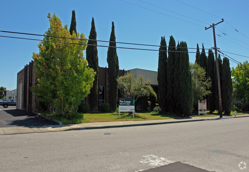 551 Taylor Way, San Carlos, CA à louer - Photo du bâtiment - Image 1 de 2