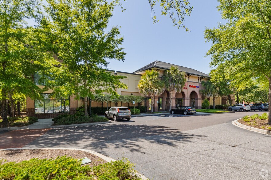 600 Long Point Rd, Mount Pleasant, SC à louer - Photo du bâtiment - Image 2 de 22