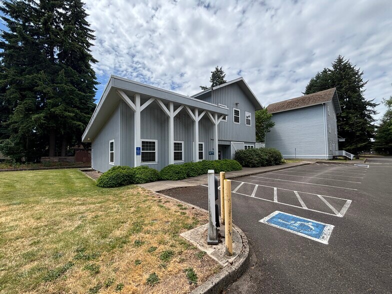 44 Industrial Way, Lebanon, OR à vendre - Photo du bâtiment - Image 2 de 2