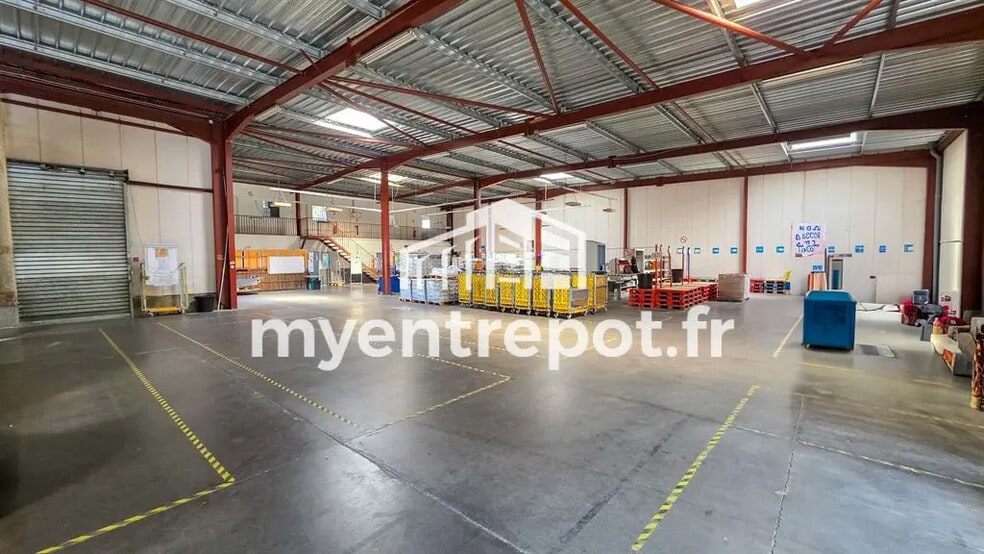 Flex in Marseille for lease - Interior Photo - Image 2 of 8