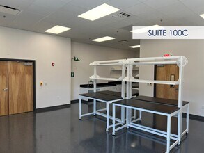 2109 S Oak St, Champaign, IL for lease Interior Photo- Image 2 of 2