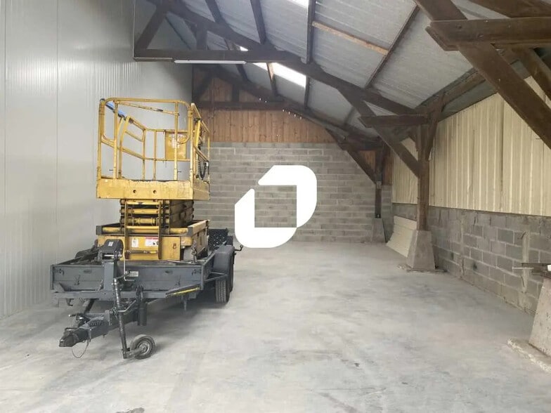 Flex in Livilliers for lease - Interior Photo - Image 1 of 11