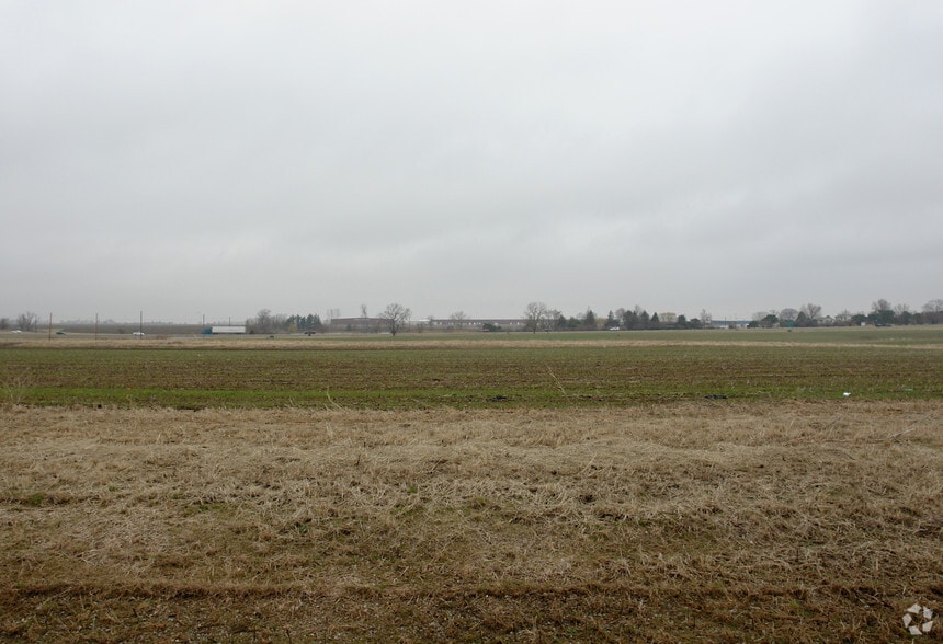 Cougar Dr, Peru, IL à vendre - Photo du bâtiment - Image 2 de 3