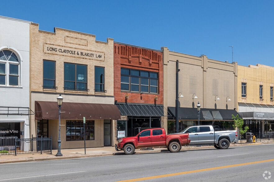 120 W Randolph Ave, Enid, OK for lease - Building Photo - Image 1 of 1