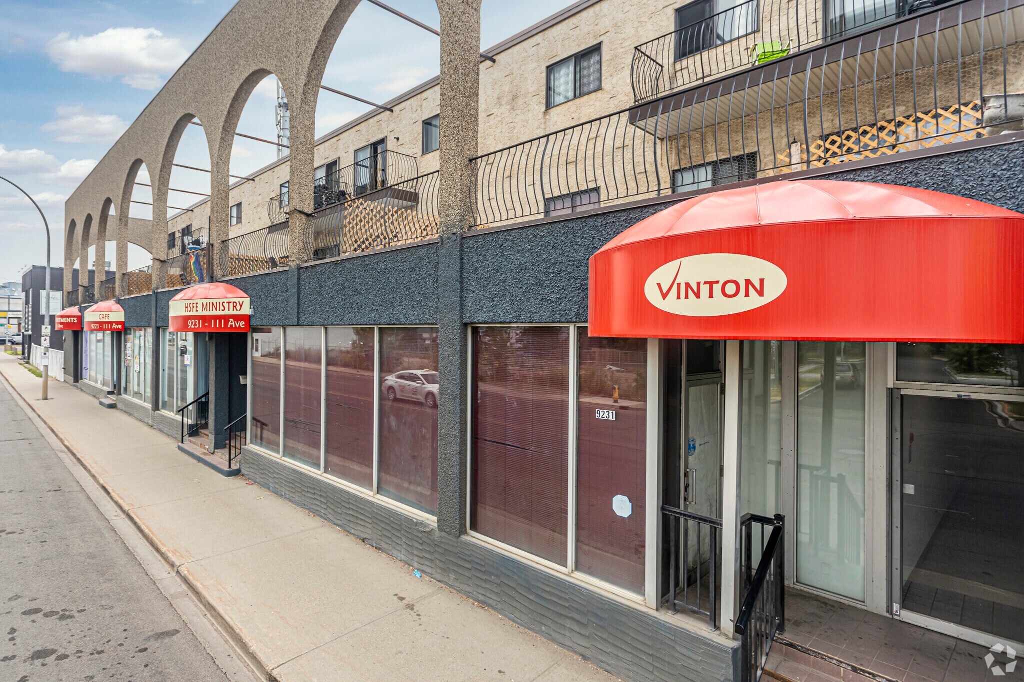 9219 111th Ave NW, Edmonton, AB for sale Primary Photo- Image 1 of 1