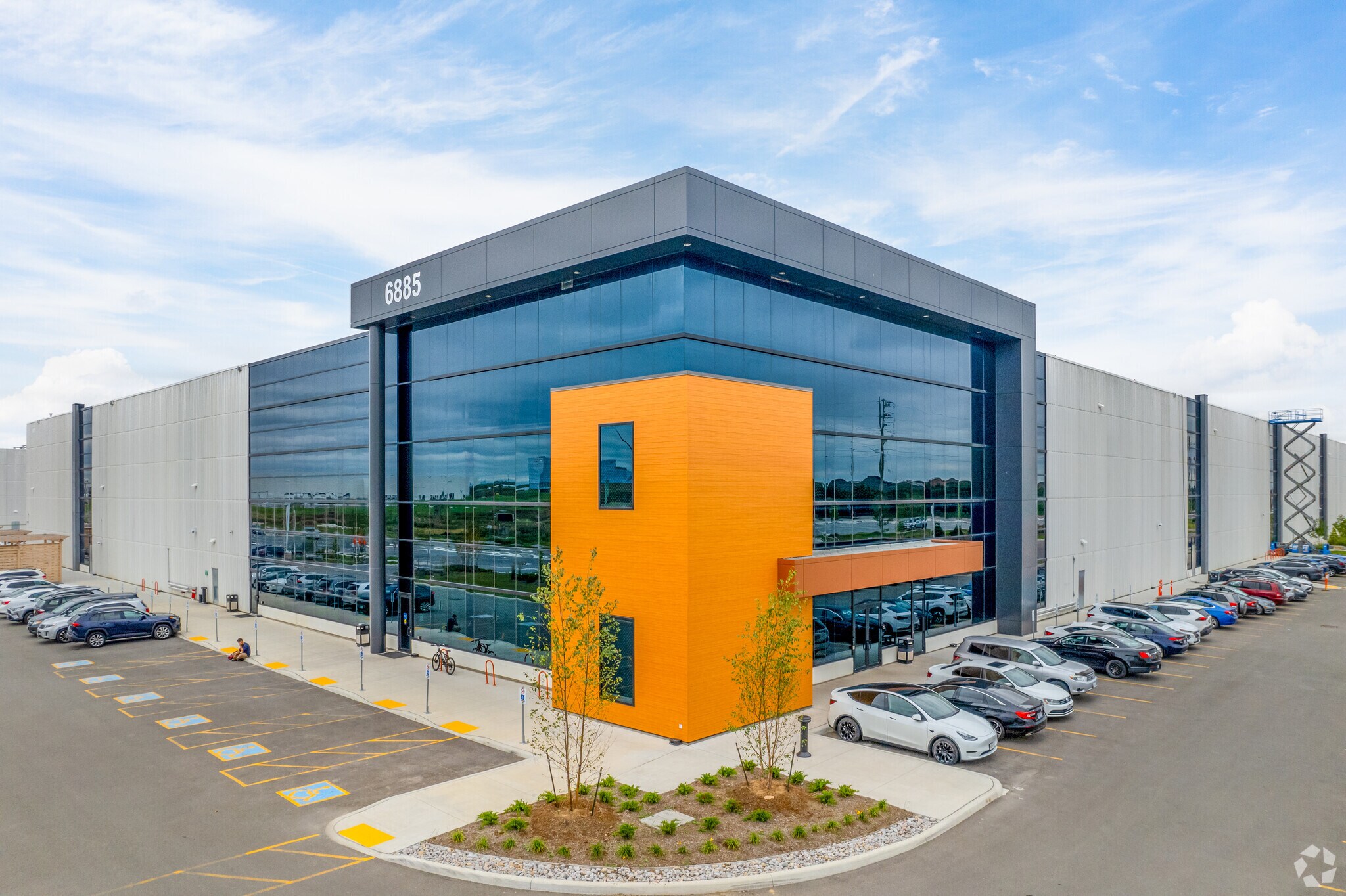 6885 Langstaff Rd, Vaughan, ON à vendre Photo du bâtiment- Image 1 de 1