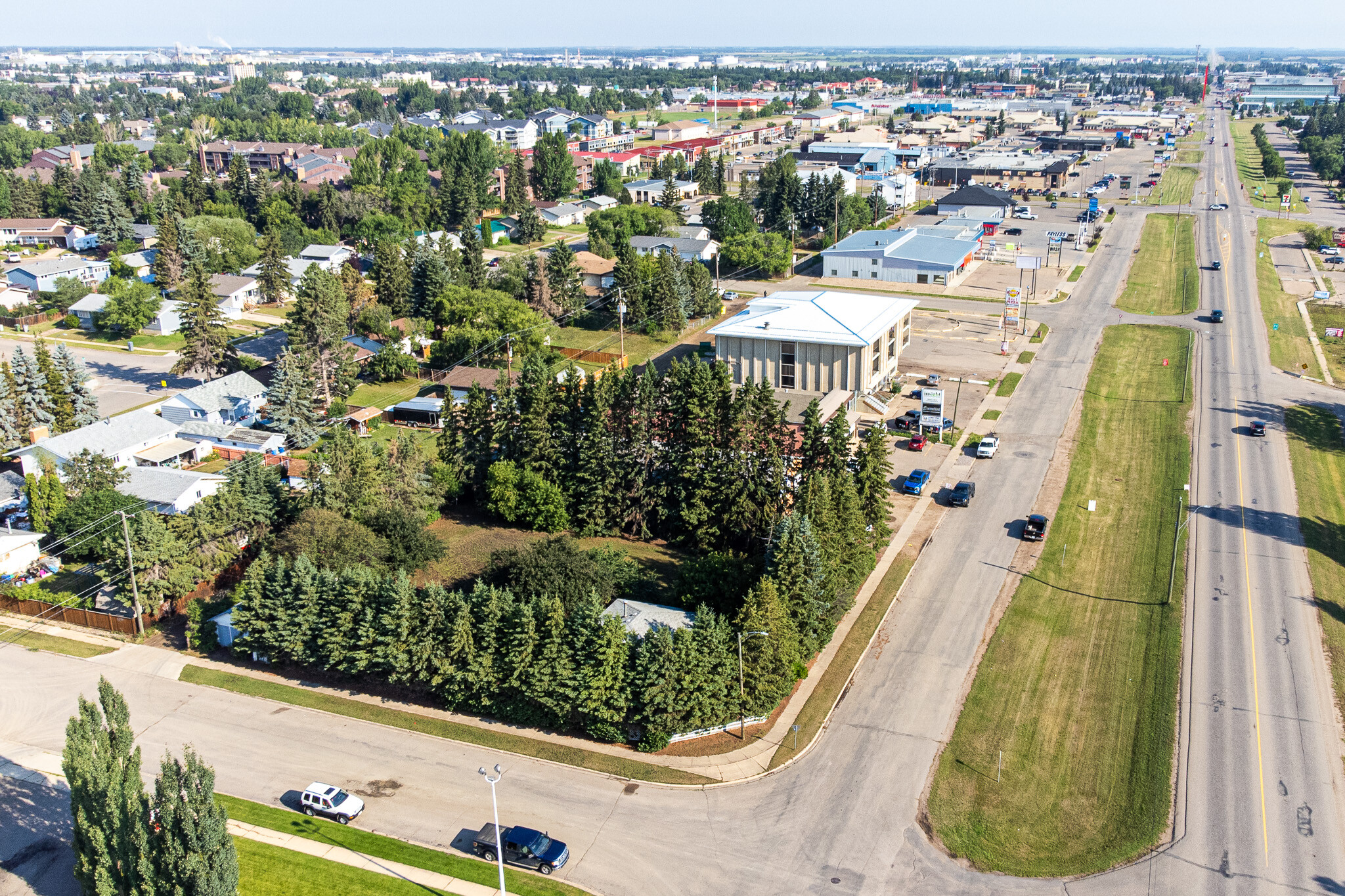 3302 50 Av, Lloydminster, AB for sale Primary Photo- Image 1 of 16