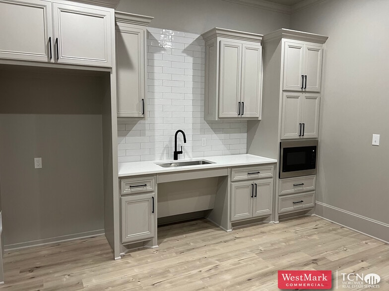 7710 Milwaukee Ave, Lubbock, TX for lease - Interior Photo - Image 3 of 5